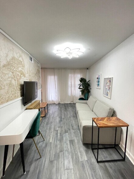 Building Photo - 2020 S Congress Ave