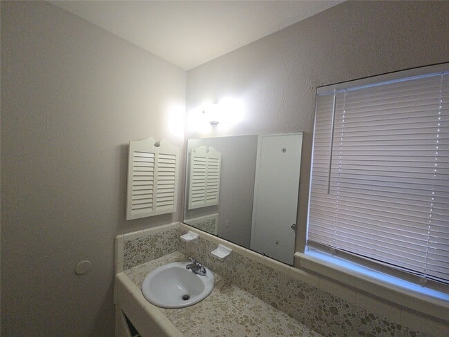 Building Photo - 618 Overbluff St