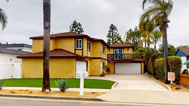 Building Photo - Charming 3-Bedroom, 2.5-Bathroom Home in D...