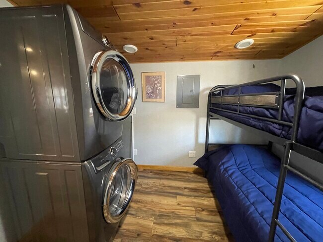 Building Photo - 2154 Twin Springs Rd