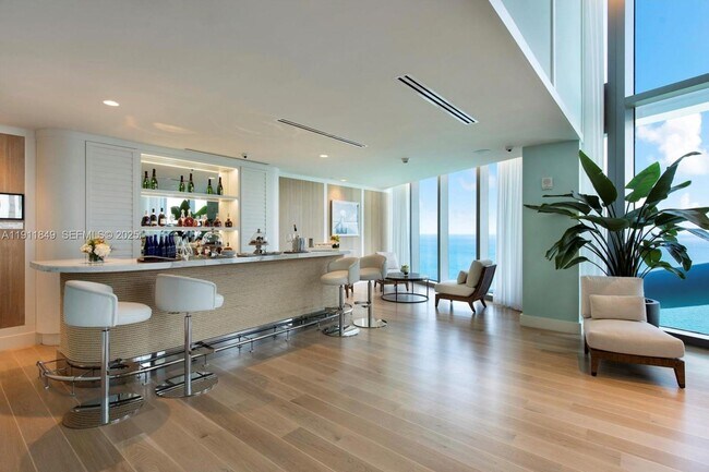 Building Photo - 15701 Collins Ave