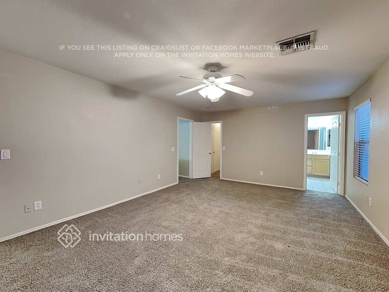 Building Photo - 1043 S Firehole Dr