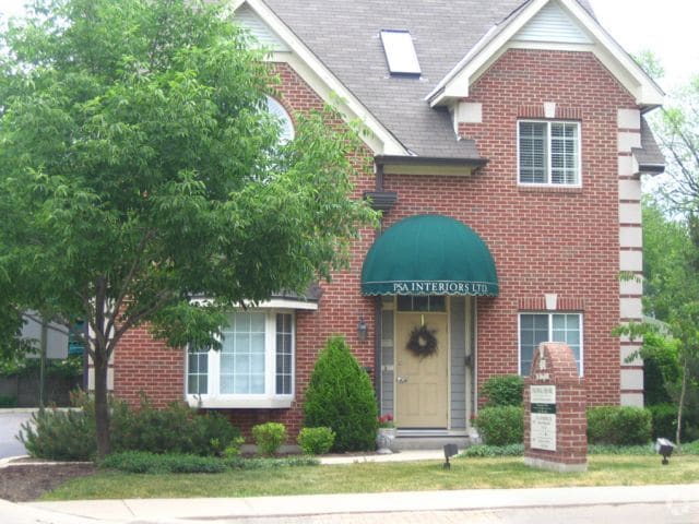 Front - Colonial Square Offices