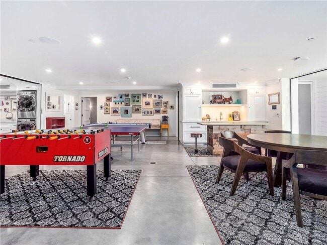 Building Photo - 3403 Laurel Ave