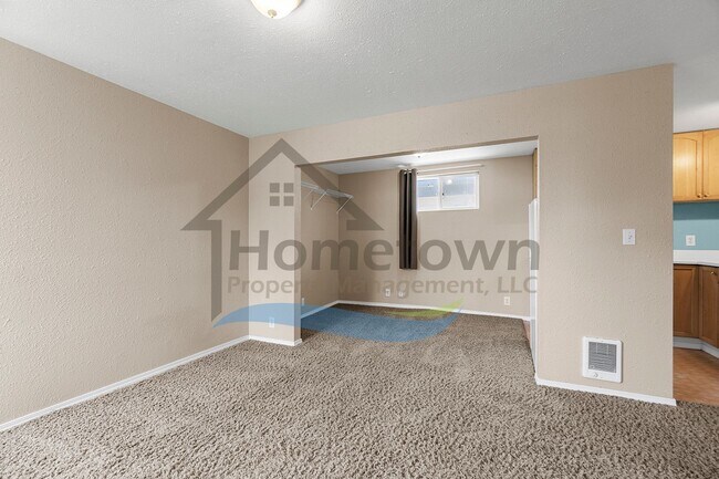 Building Photo - 1 Bedroom Cottage with Off-Street Parking Available in Midtown Coeur d'Alene!