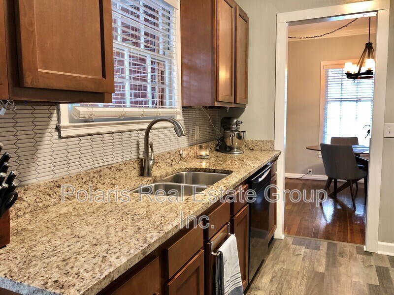 Building Photo - 3348 E Fall Creek Dr N