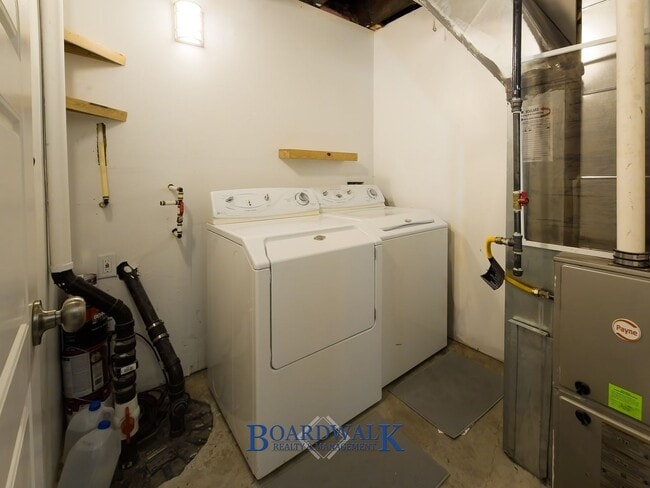 Building Photo - 555 S 900 E