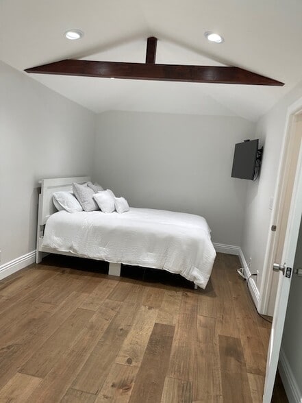 Primary Photo - 2511 184th St