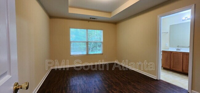 Building Photo - 3325 Fernview Dr