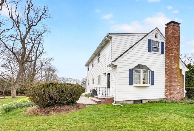 Building Photo - 10 Dewolf Ave