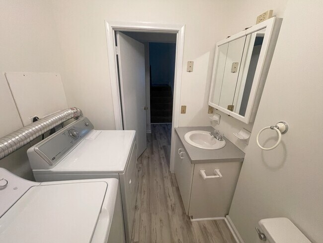 Building Photo - 136 Millard St