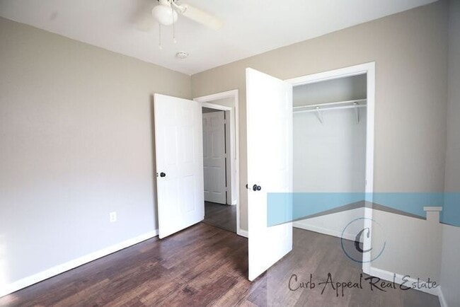 Building Photo - Recently renovated 2 bed 1 bath apartment ...