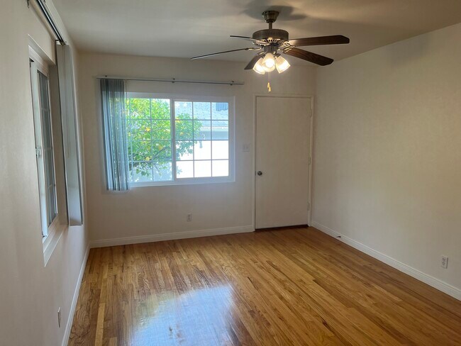 Building Photo - 1126 E Palmer Ave