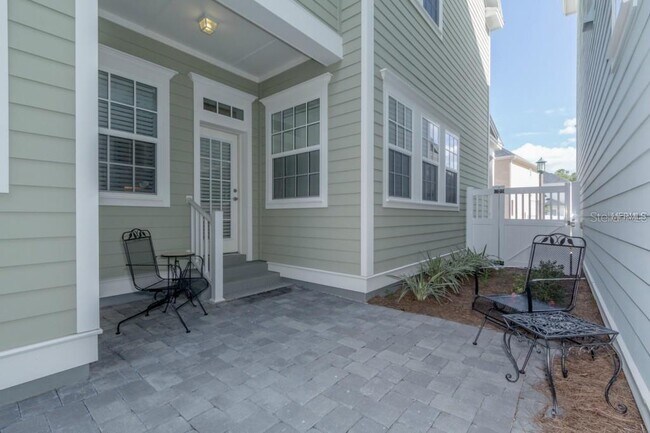 Building Photo - 1596 Castile St