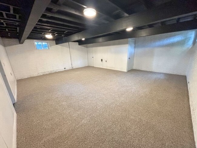 Building Photo - Beautiful 3-Bedroom, 1.5-Bathroom Home wit...