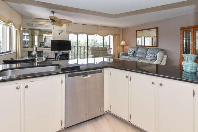 Building Photo - 1605 S US Hwy 1