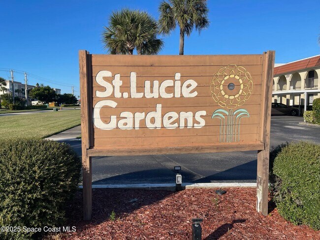 Building Photo - 201 St Lucie Ln