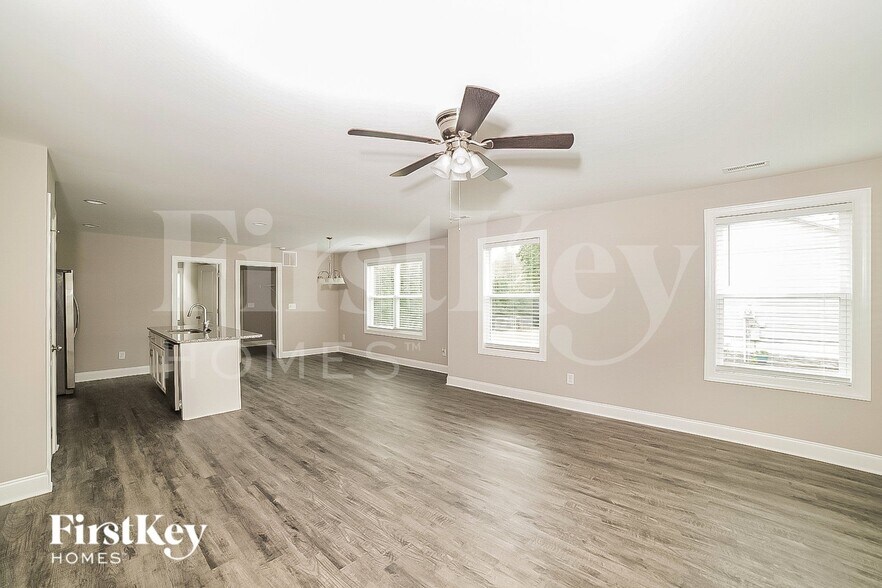 Building Photo - 131 Fir Dr