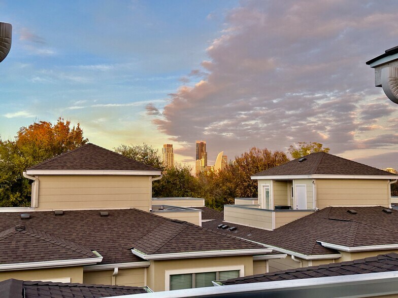 Building Photo - 1115 Kinney Ave