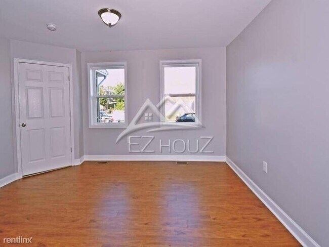 Building Photo - 30 52nd St