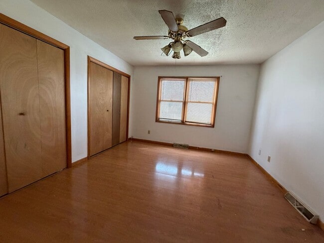 Building Photo - 3 Bed 1 Bath 1100.00