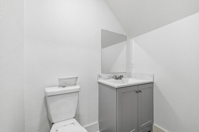 Building Photo - 1501 Maiden Ln
