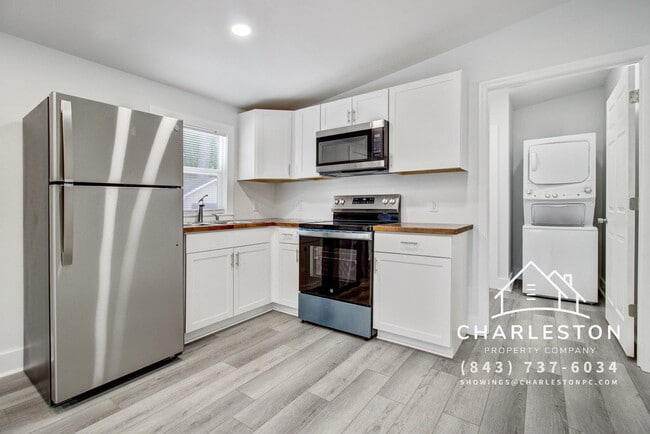 Building Photo - 816 E Estates Blvd