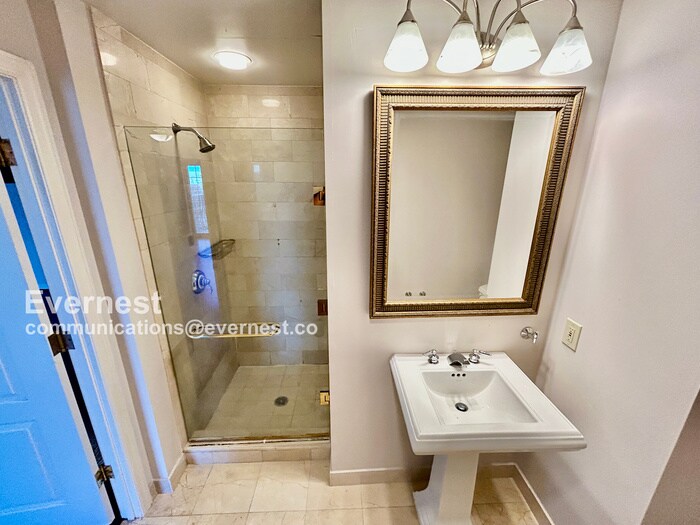 Building Photo - 195 14th St NE