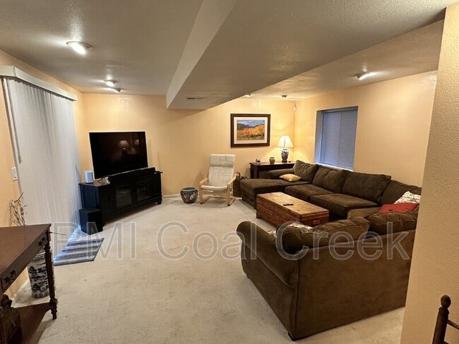 Building Photo - 761 Owl Ct