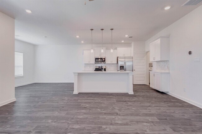 Building Photo - 1038 Elsinore Dr