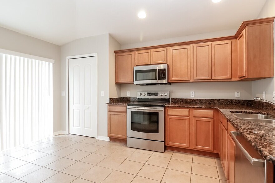 Building Photo - 18114 Cypress Bay Pkwy