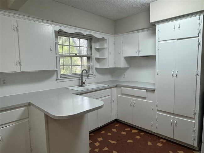 Building Photo - 1106 Lombard Dr