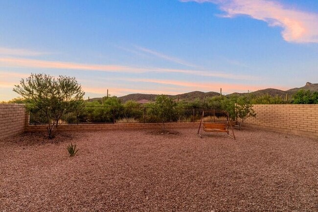 Building Photo - Beautiful home in Gated Dove Mountain Comm...