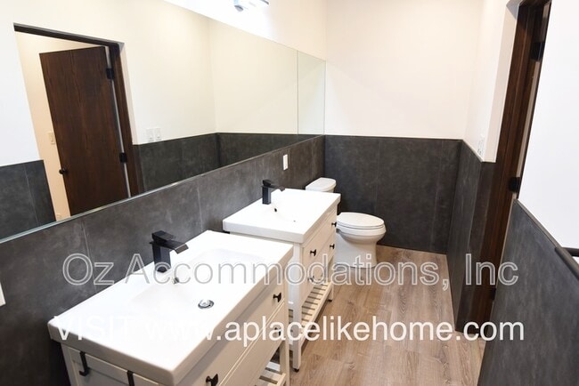 Building Photo - 4011 S Minnie St