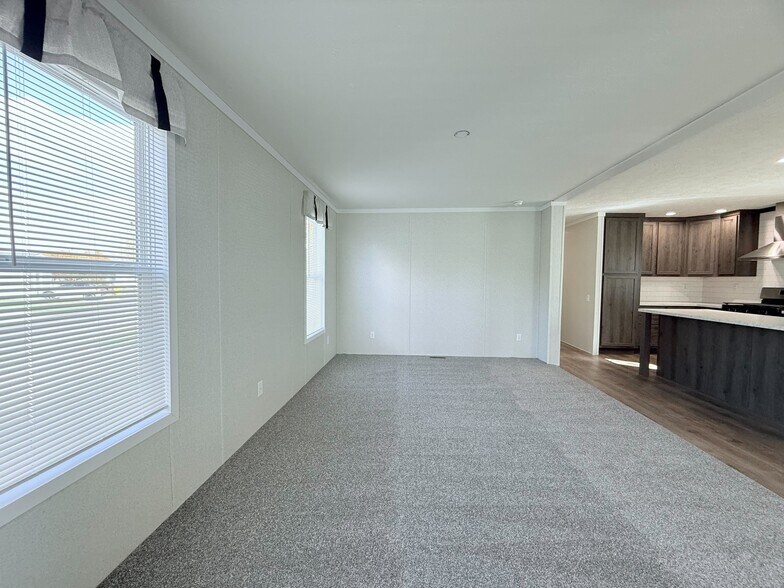 Building Photo - 29909 Flushing Dr