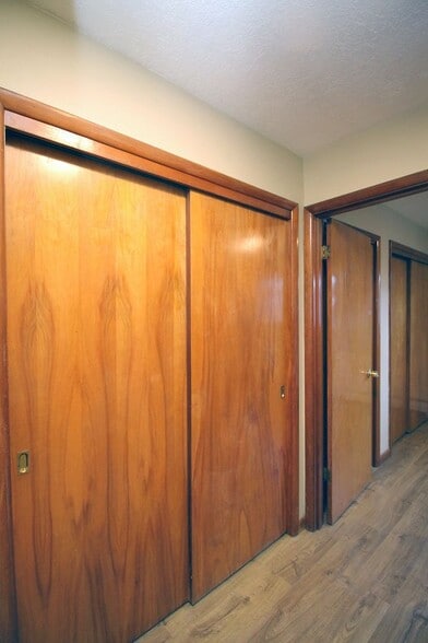 Building Photo - 3200-3236 SW Marigold St