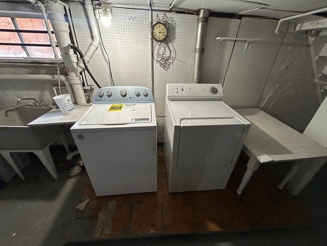 Building Photo - Great 3 bedroom 1.75 bath House in Tacoma with large backyard!