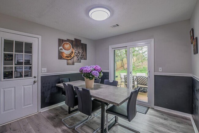 Building Photo - 356 Meadow Trace Dr