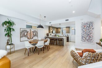 Building Photo - Stunning home in Studio City!