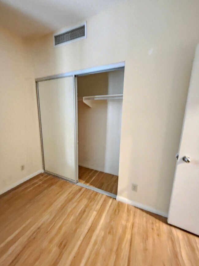 Building Photo - 2 BD/2BA Condo in the La Mesa Village