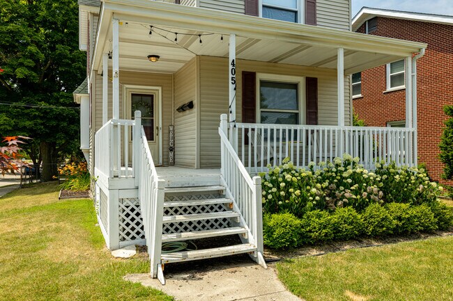 Building Photo - 405 Starkweather St