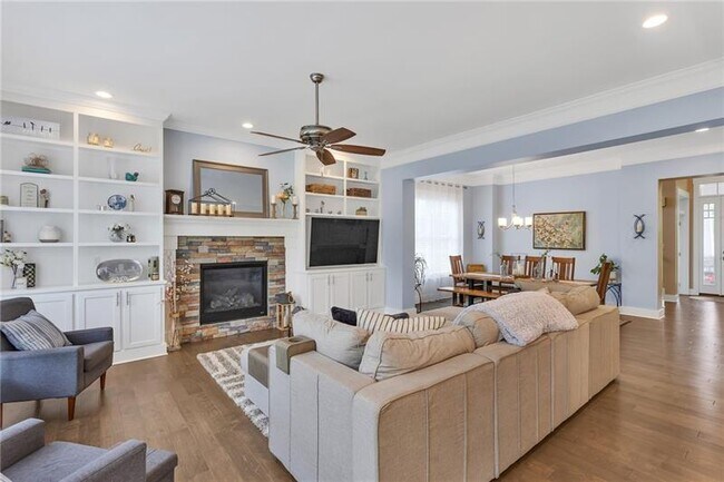 Building Photo - 5525 Fontana Ct
