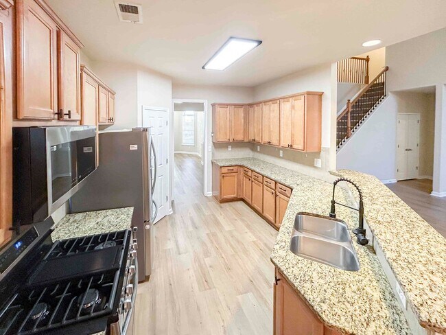 Building Photo - Immaculate 4 BR/3 BA Traditional in Acworth!