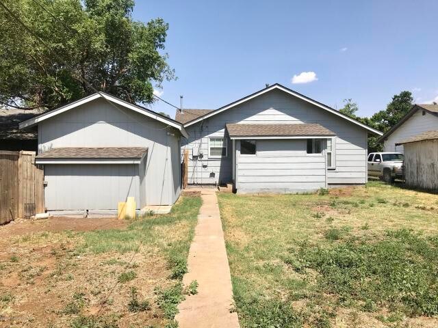 Building Photo - BIVINS ADORABLE 2BEDROOM 1BATH 1CAR GARAGE