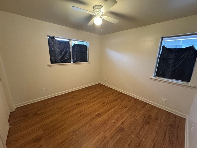 Building Photo - Perfect Family Home
