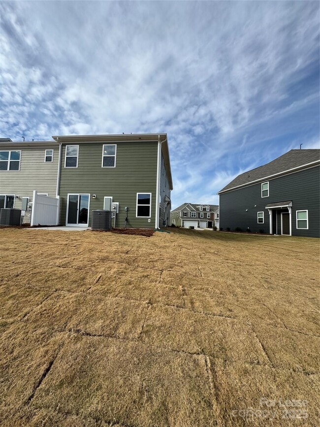 Building Photo - 757 Lock Haven Dr NW