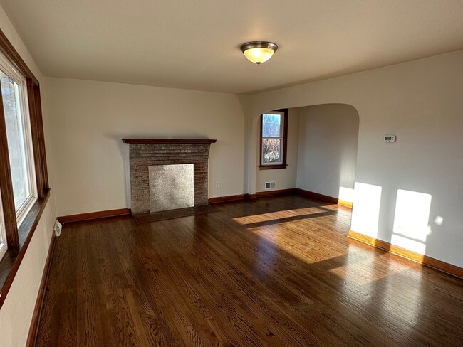 Building Photo - 2757 Meadowview Dr NW