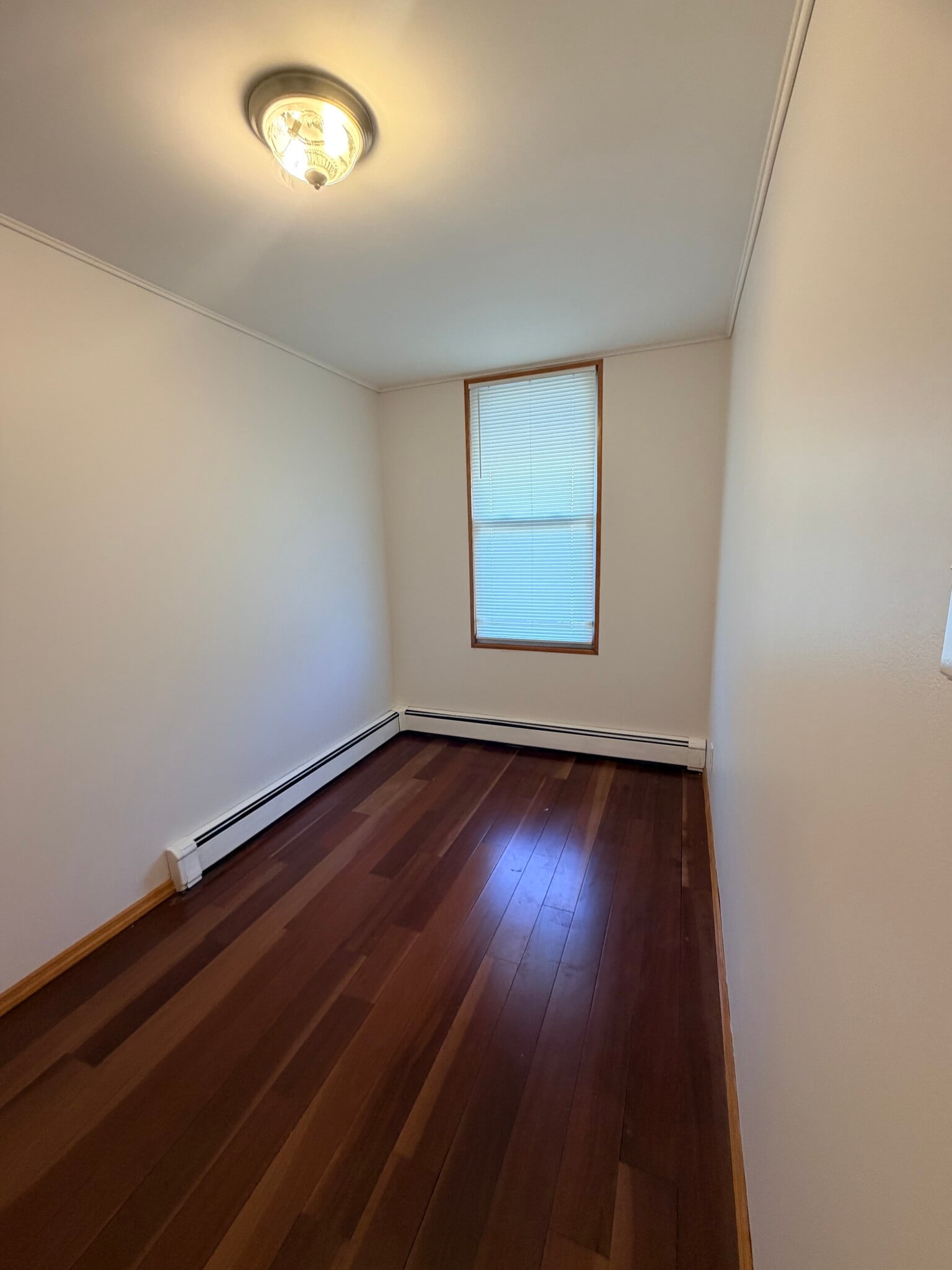 Building Photo - 44 W 7th St