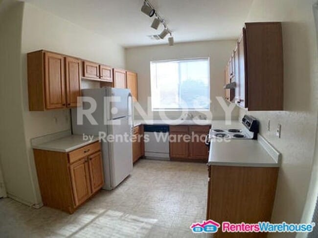 Building Photo - Ideal 3 Br 2 Ba 2 Cg Home Near Loop 303 & Greenway in Surprise!