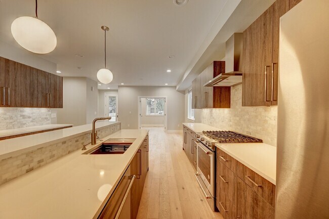 Building Photo - $3,750 - 4 Bed, 3.5 Bath Updated Townhome ...